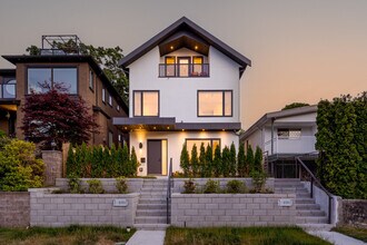 4084 W 10th Ave in Vancouver, BC - Building Photo - Building Photo