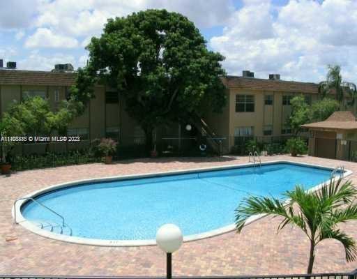 2728 NW 39th Way, Unit 204 in Lauderdale Lakes, FL - Foto de edificio