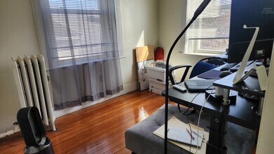 457 Washington St, Unit 3 in Newton, MA - Foto de edificio - Building Photo
