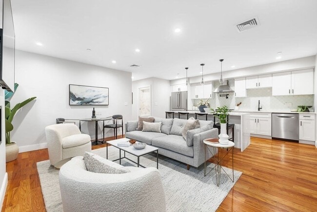 113-115 Falcon St in Boston, MA - Building Photo - Building Photo