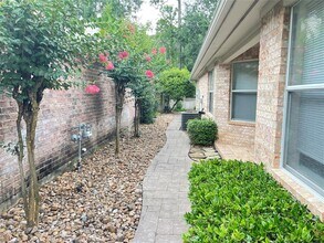 42 W Foxbriar Forest Cir in Spring, TX - Building Photo - Building Photo