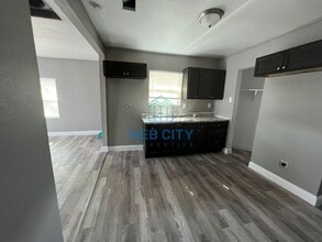 2211 Hooper St in Dallas, TX - Building Photo - Building Photo