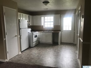 2913 Wimberly Dr SW-Unit -D in Decatur, AL - Building Photo - Building Photo