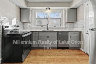 419 W Iroquois Rd in Pontiac, MI - Building Photo - Building Photo