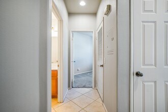 24116 Victoria Ln in Santa Clarita, CA - Building Photo - Building Photo