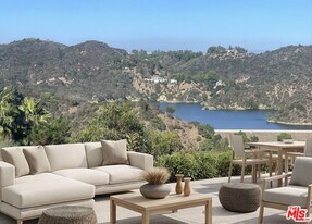 1743 Stone Canyon Rd in Los Angeles, CA - Building Photo