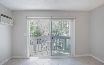 8577 Rugby Dr, Unit 108 in West Hollywood, CA - Building Photo - Building Photo