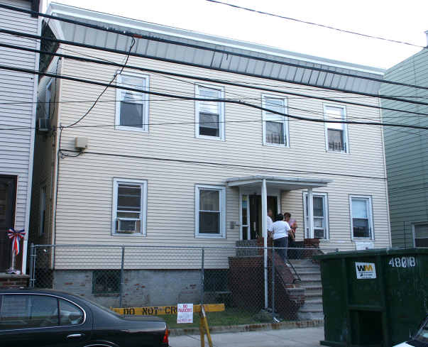 561 67th St in West New York, NJ - Foto de edificio - Building Photo