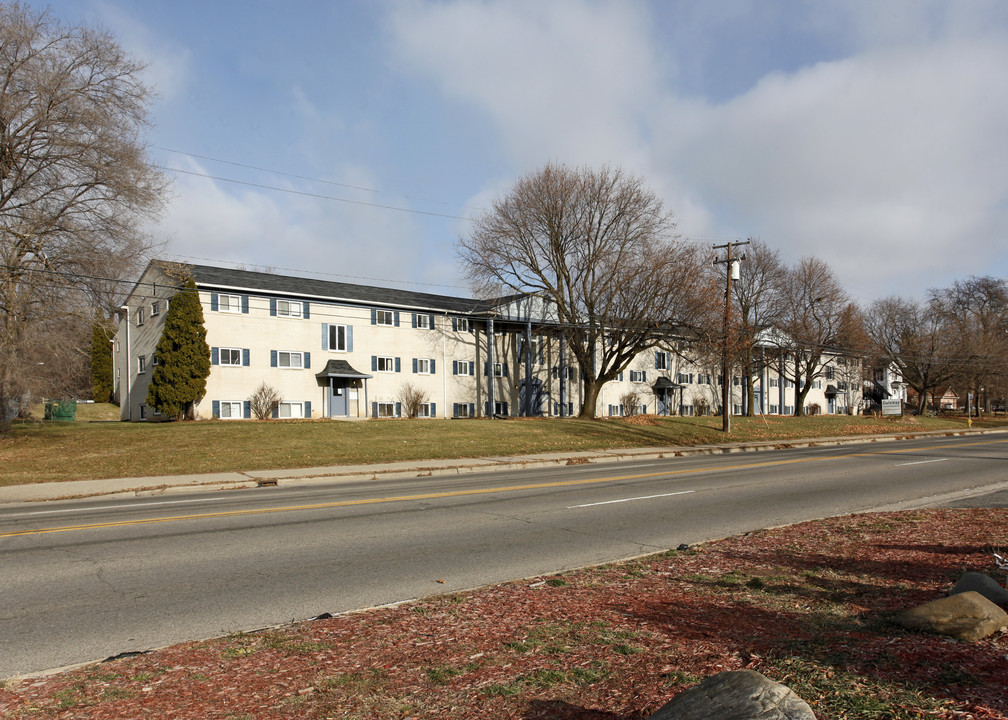 1100 W Michigan Ave in Ypsilanti, MI - Foto de edificio