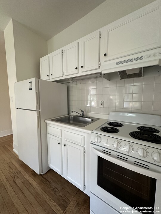 21 Fairbanks St, Unit 31 in Brookline, MA - Building Photo