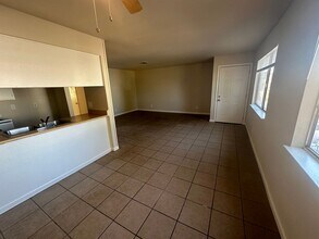 1316 Hobart Dr in Marysville, CA - Foto de edificio - Building Photo