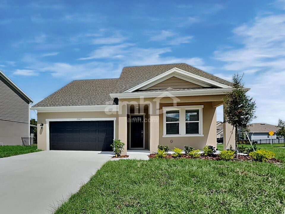 27403 St Andrews Ave in Wesley Chapel, FL - Building Photo