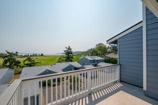 31080-3SR20 State Rte 20 in Oak Harbor, WA - Building Photo
