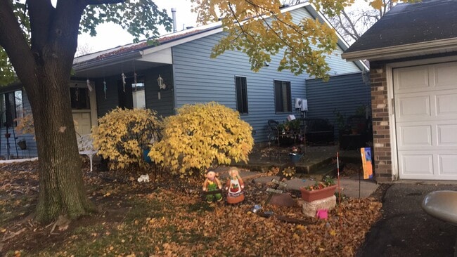 9451 Ranchview Ln N in Maple Grove, MN - Building Photo - Building Photo