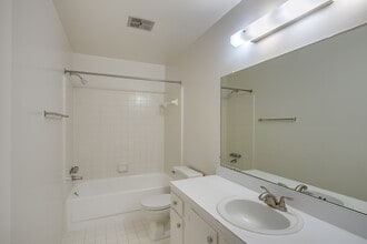 The Pines in Southfield, MI - Foto de edificio - Interior Photo