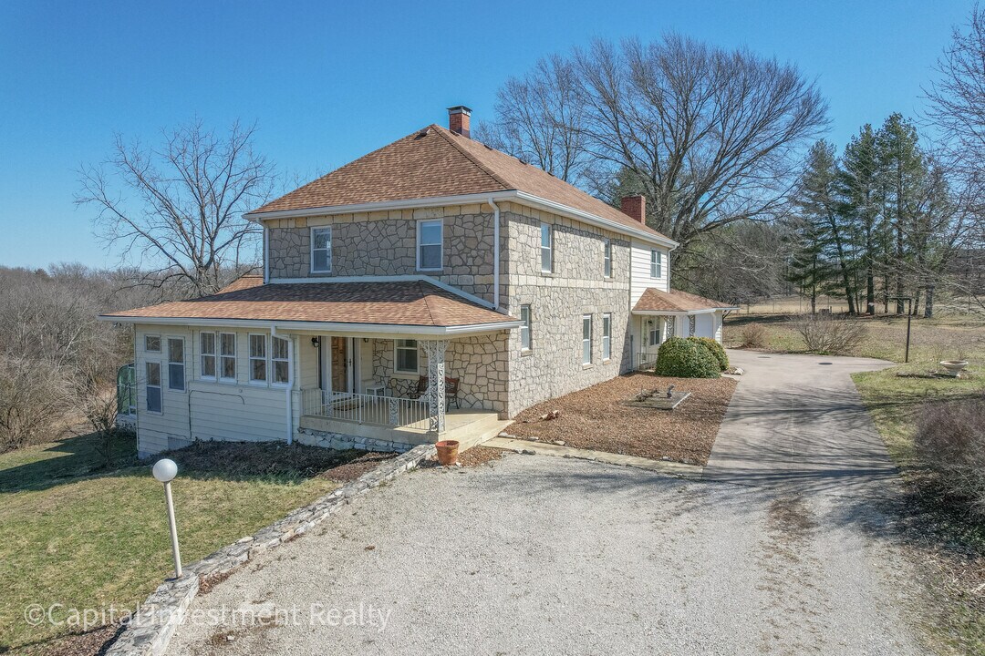 400 Friendship Rd in Jefferson City, MO - Building Photo