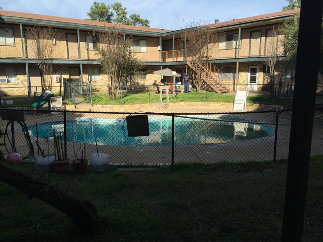 Willow Court in Longview, TX - Foto de edificio - Building Photo