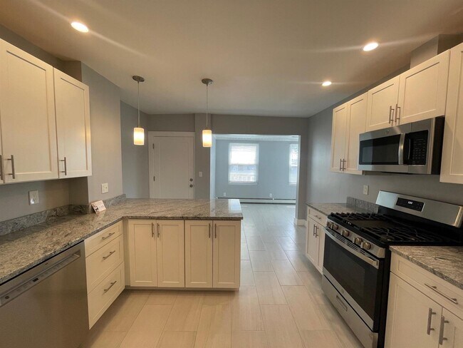 356 Somerville Ave, Unit 2 in Somerville, MA - Foto de edificio - Building Photo