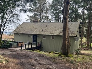 10215 SW 116th St in Vashon, WA - Building Photo - Building Photo