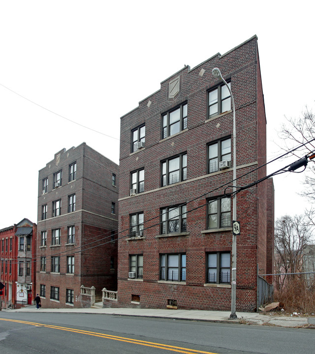 75 N Broadway in Yonkers, NY - Building Photo