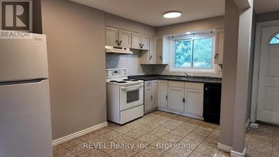 25-25 Linfield Dr in St Catharines, ON - Building Photo - Building Photo