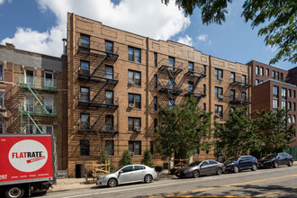 25-21 31 Avenue in Long Island City, NY - Foto de edificio - Building Photo