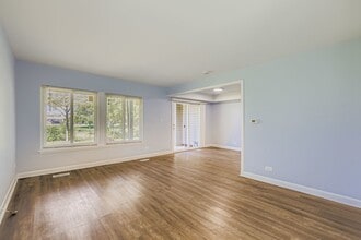 7526 Bristol Ln in Hanover Park, IL - Building Photo - Building Photo
