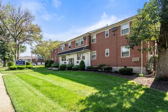 Palisade Gardens Apartments in Fort Lee, NJ - Foto de edificio - Building Photo