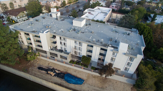 4250 Coldwater Canyon in Studio City, CA - Foto de edificio - Building Photo