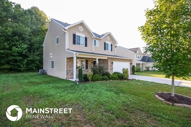 305 Walnut Crossing Dr in Whitsett, NC - Foto de edificio - Building Photo