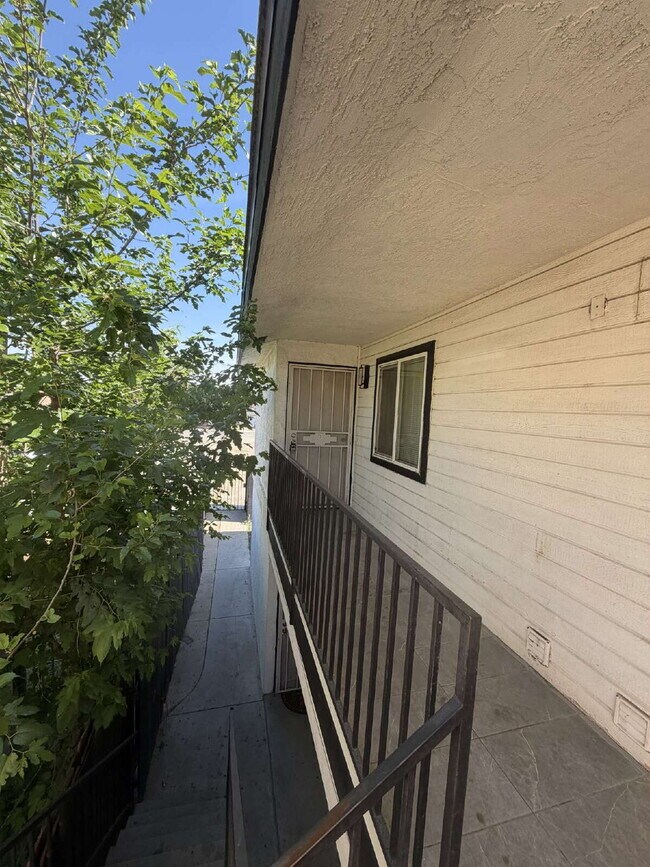 1316 E California Ave in Bakersfield, CA - Building Photo - Building Photo