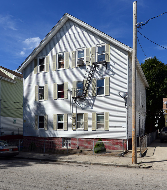 89-91 Garfield St in Central Falls, RI - Building Photo - Building Photo