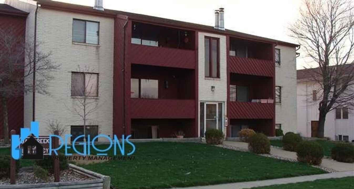 1911 Tracy Dr-Unit -2C in Bloomington, IL - Building Photo