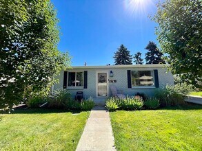 5740 S Cherokee St in Littleton, CO - Building Photo - Building Photo