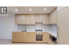 626 Claremont St in Coquitlam, BC - Building Photo - Building Photo