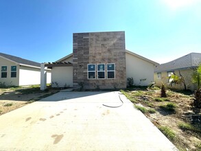 4405 Black Buck Cir in Laredo, TX - Building Photo - Building Photo