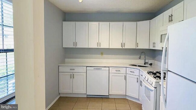 86 O'Neill Ct in Lawrence Township, NJ - Building Photo - Building Photo