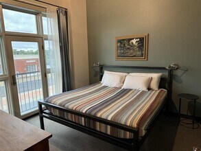 Merchant Flats on 8th - Utilities Included! in Bentonville, AR - Foto de edificio - Building Photo