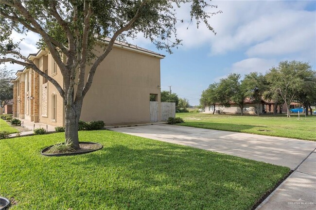 201 S 1st Ave in Edinburg, TX - Building Photo - Building Photo