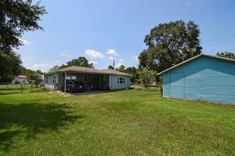 1305 Engle Ave in Silsbee, TX - Foto de edificio - Building Photo