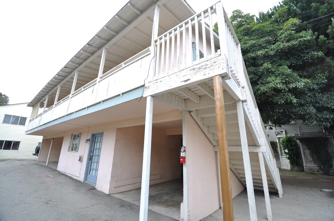 314 W Mission St in Santa Barbara, CA - Foto de edificio