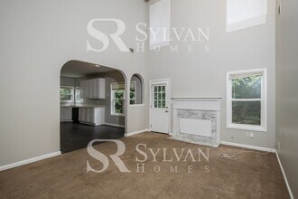 2375 Lake Royale Dr in Riverdale, GA - Building Photo - Building Photo