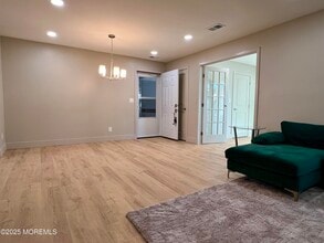 7-1 Seattle Ct in Freehold Township, NJ - Building Photo - Building Photo