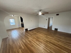 635 N Chautauqua Ave in Wichita, KS - Building Photo - Building Photo