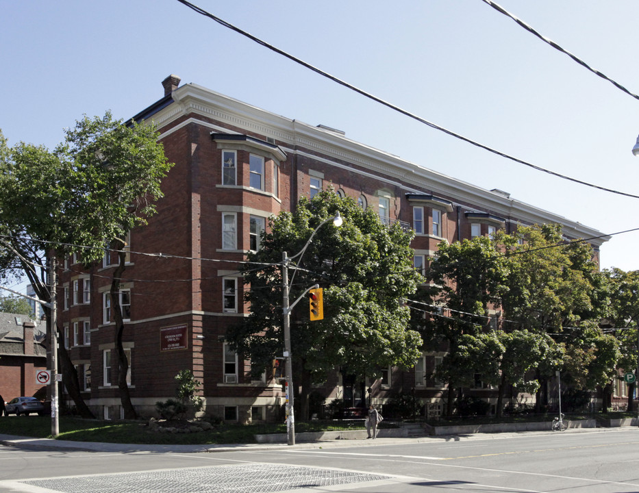 Spadina Garden Luxury Apartments in Toronto, ON - Building Photo