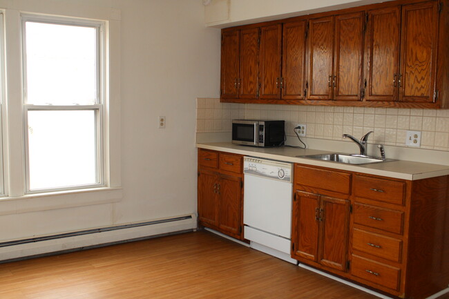 188 Oak St, Unit 1