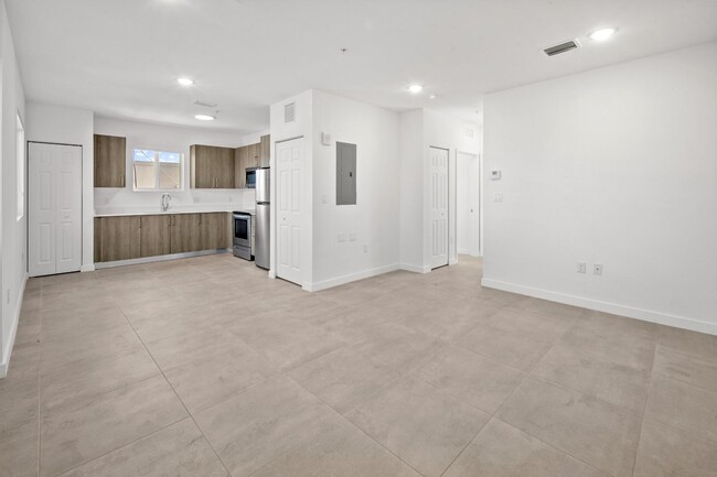 1295 W 69th St in Hialeah, FL - Building Photo - Building Photo