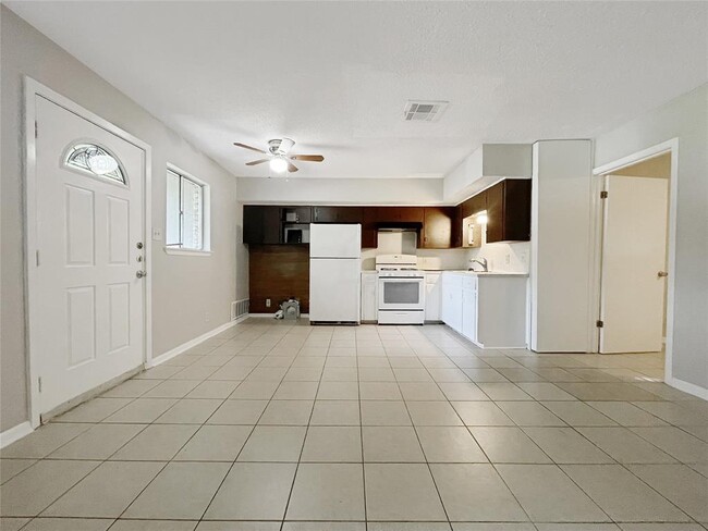 2503 Cecil Dr in Austin, TX - Building Photo - Building Photo