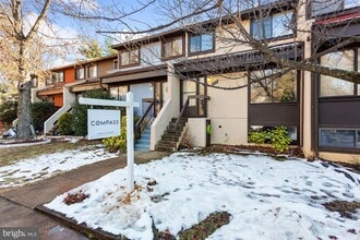 2104 Cartwright Pl in Reston, VA - Building Photo - Building Photo