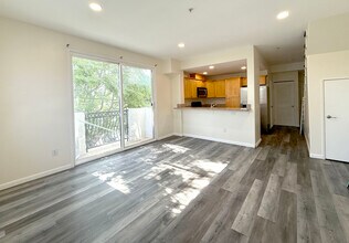 5330 Satsuma Ave in Los Angeles, CA - Building Photo - Building Photo